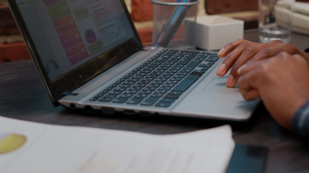 completando una tabla con el keyword research