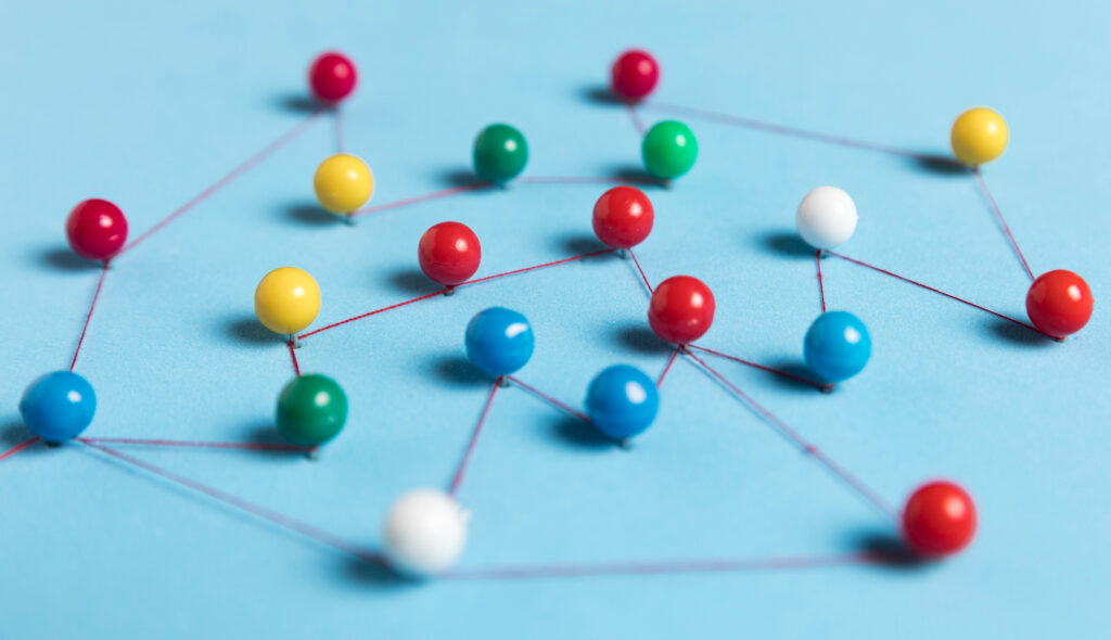Mapa de chinchetas ejemplificando el link building